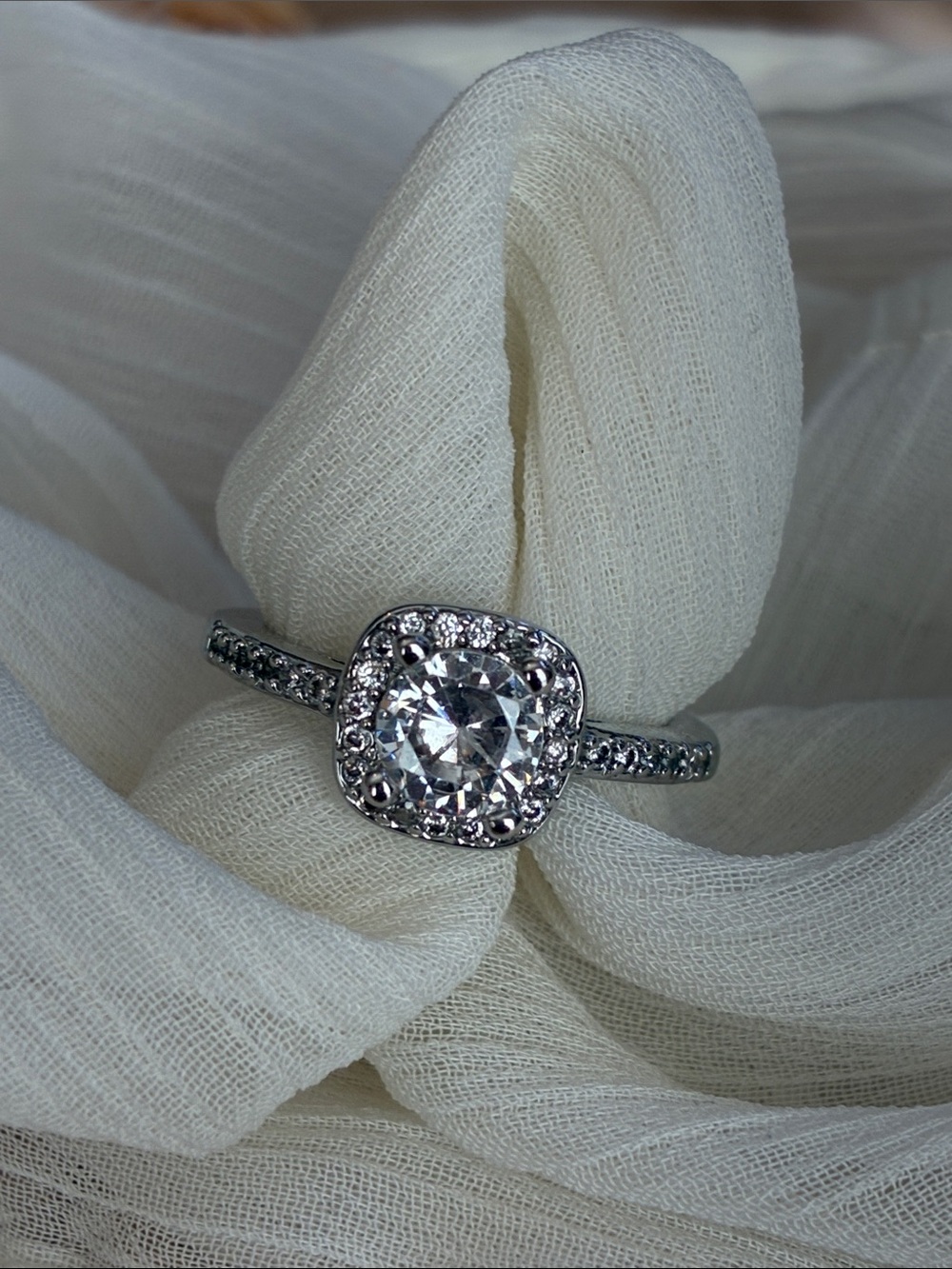 Silver-Tone Round Cubic Zirconia Halo Ring - 925 silver 💍